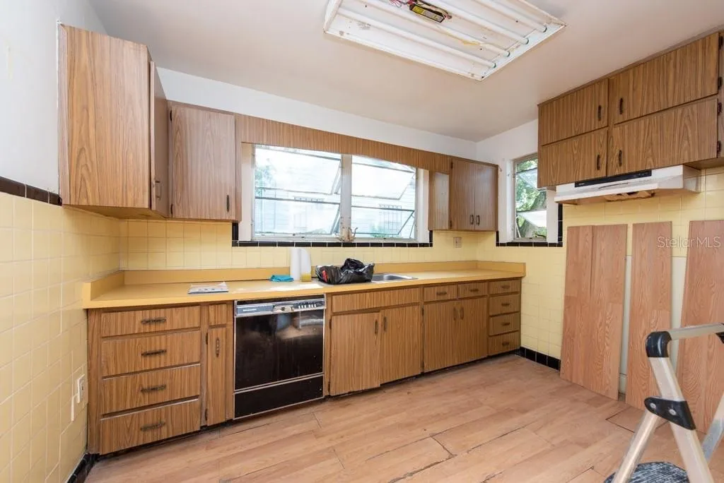 Kitchen before renovation