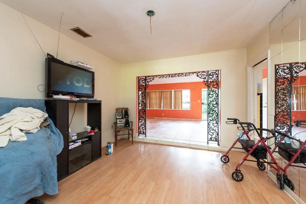 Living room before renovation
